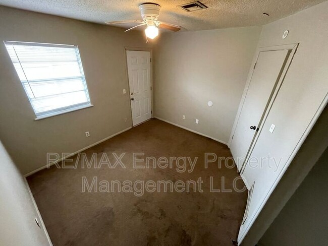 Building Photo - 1104 N Carol Ln