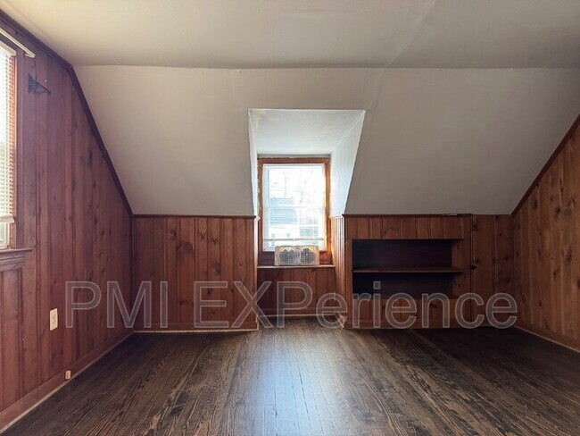 Foto del edificio - 2204 Ramblewood Dr