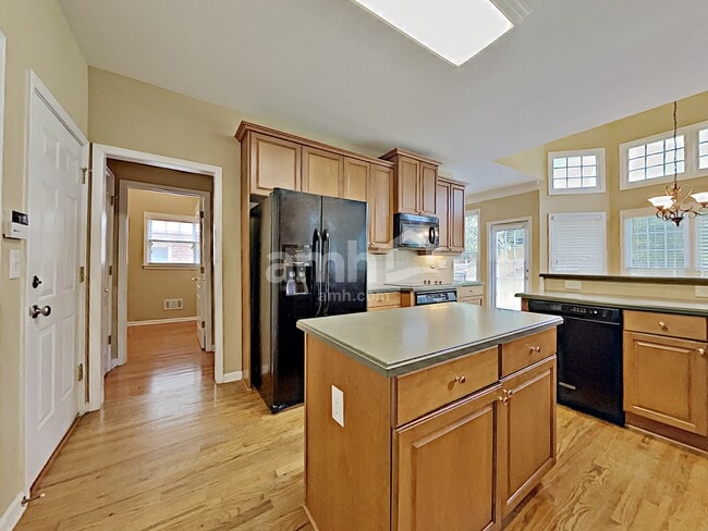 Building Photo - 1758 Crossvale Dr