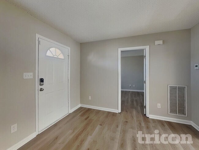 Foto del edificio - 713 Ilex Ct