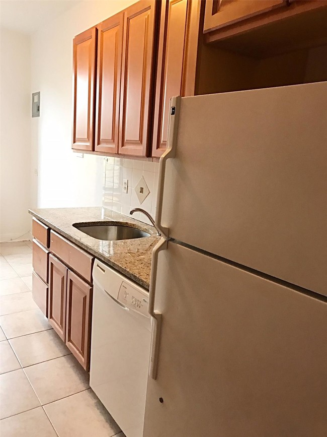 Foto del edificio - 3533 83rd St