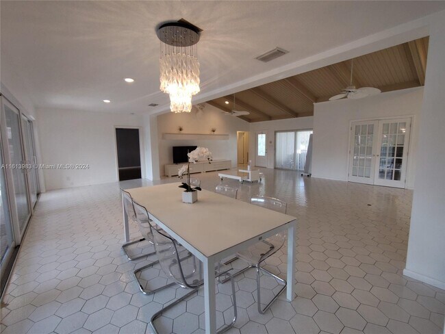 Foto del edificio - 5005 Banyan Ln