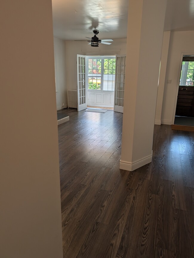 Building Photo - 115 Close Av
