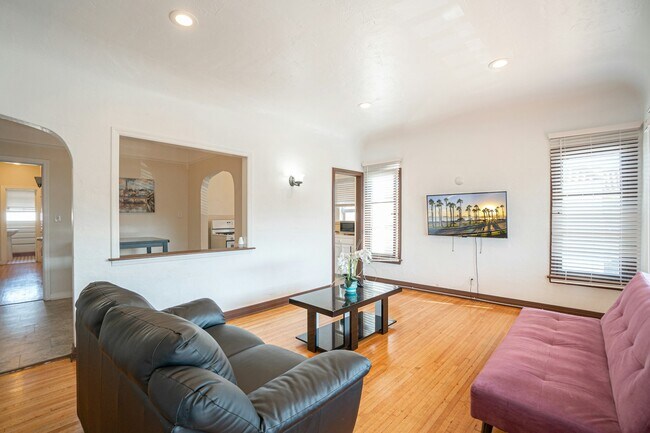 Foto del edificio - 358 Orange Ave