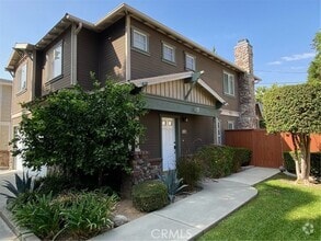 Building Photo - 214 Violet Ave