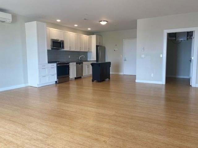 Building Photo - 95 Cranston St