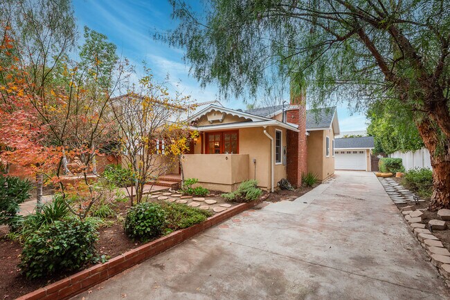 Long driveway to Garage - 15521 Morrison St