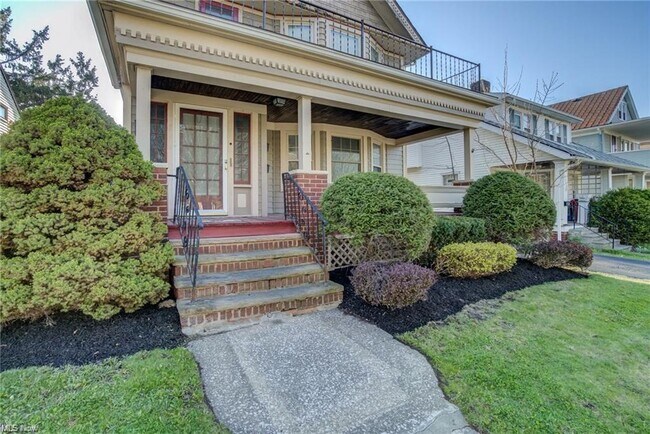 Building Photo - 2152 Wyandotte Ave