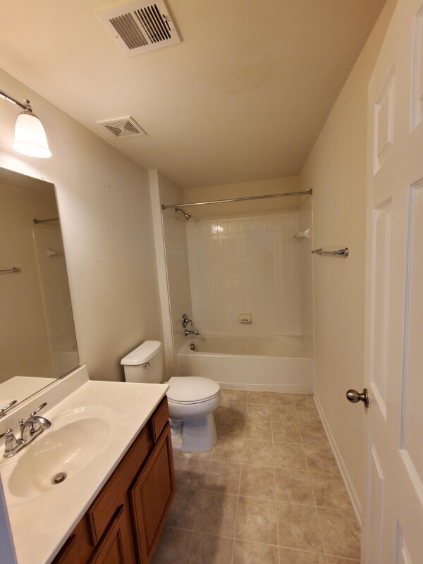 Building Photo - 147 Carriage Hill Dr
