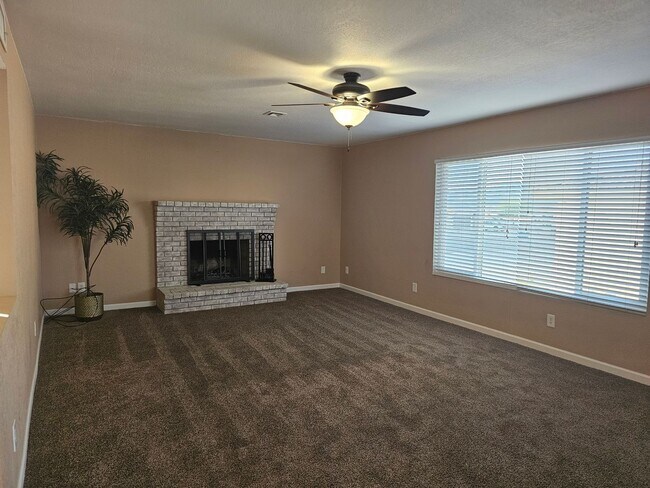 Foto del edificio - 4 Bedroom Pool Home!!