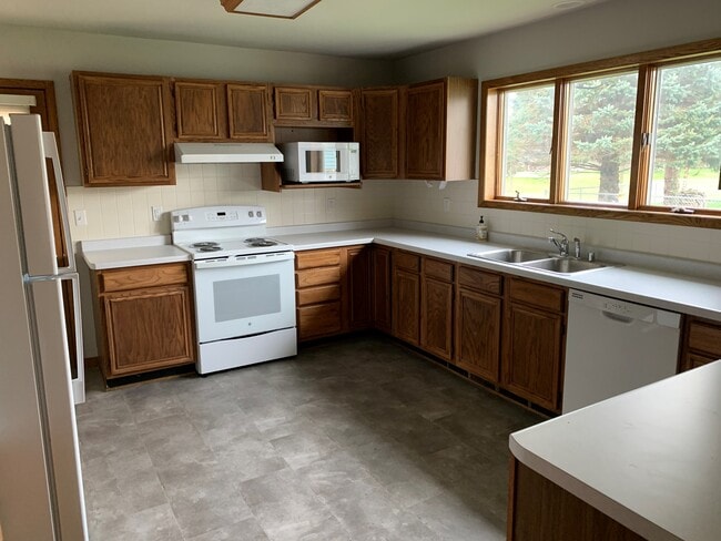 Building Photo - 300 Lexington Dr