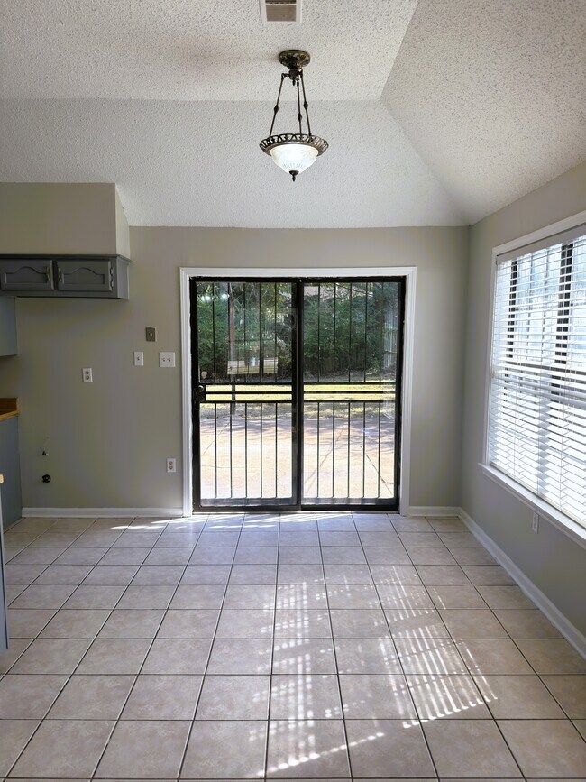 Building Photo - 6625 Chauncey