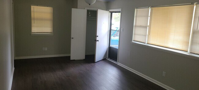 Building Photo - QUESTIONS PLEASE CONTACT LANCE GARNER 501-...