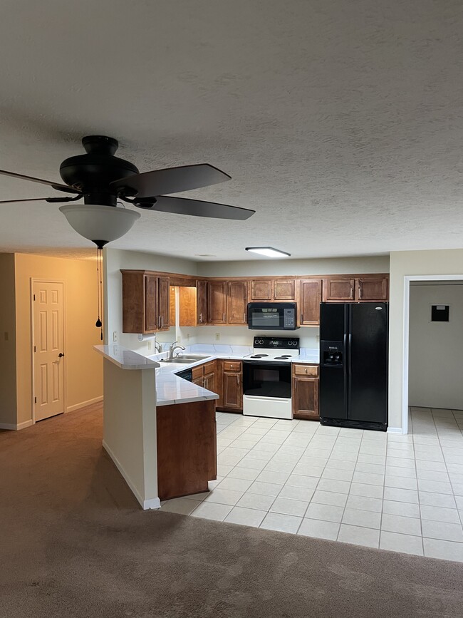 Kitchen - 71 Greenway Dr