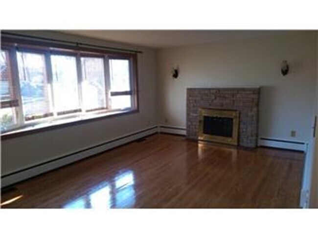 Building Photo - 302 Portland Ave