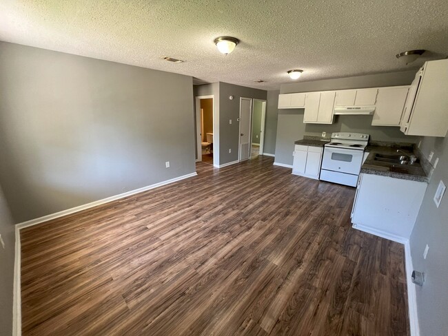 Building Photo - Baker Trails Apartments