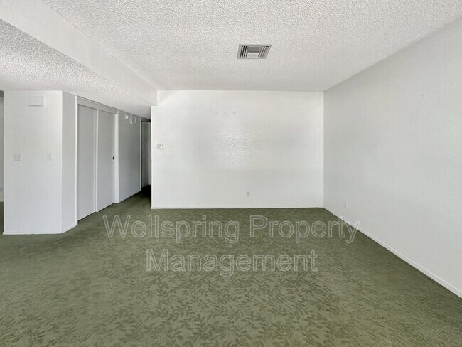 Building Photo - 628 S Gemstone St