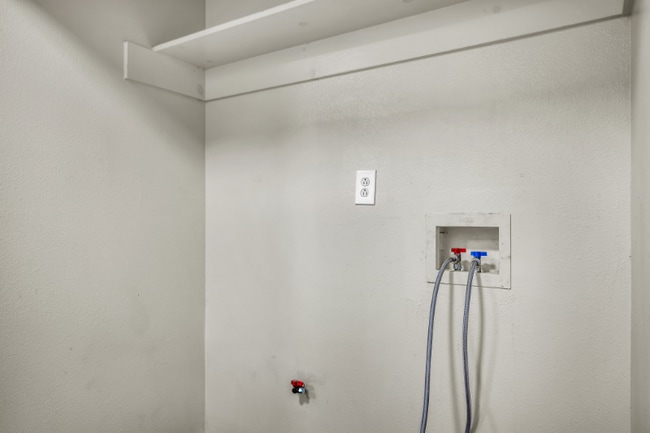 Foto del edificio - 5243 Huntington Dr N