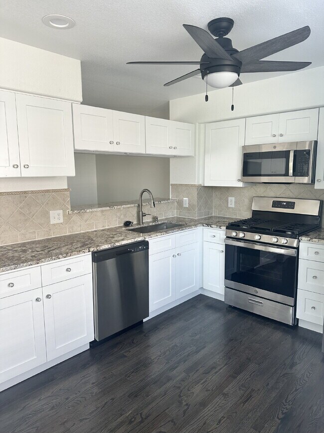 Foto del edificio - "Charming 2-Bed Townhouse Retreat with 2.5 Baths in Lochbuie – Spacious 1312 Sq. Ft. Living!"