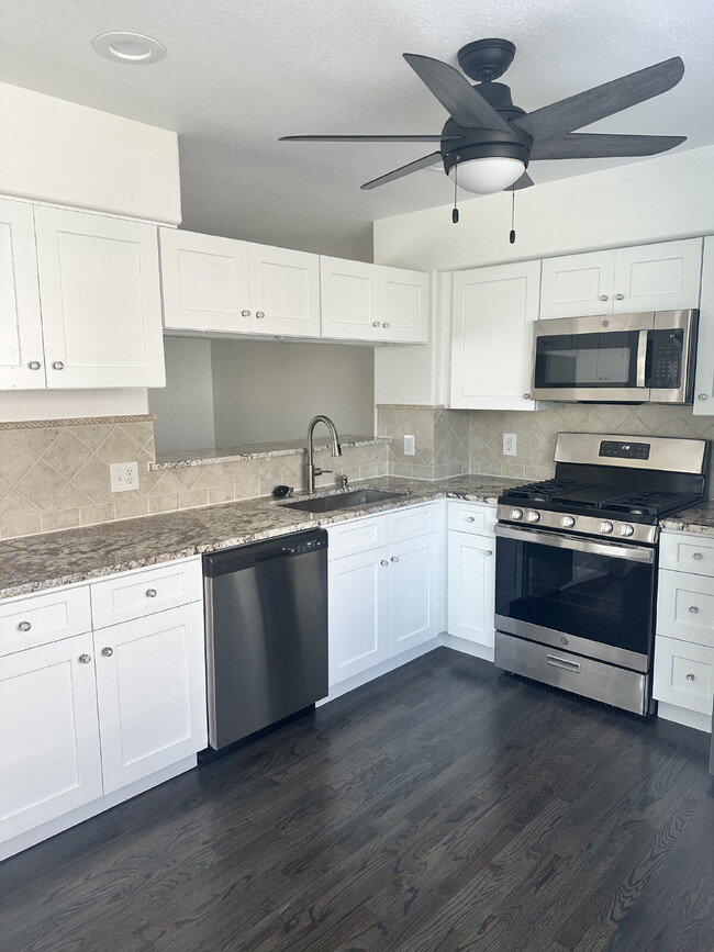 Building Photo - "Charming 2-Bed Townhouse Retreat with 2.5 Baths in Lochbuie – Spacious 1312 Sq. Ft. Living!"