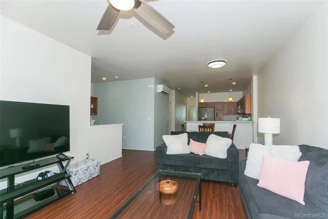 Living - 840 Kakala St