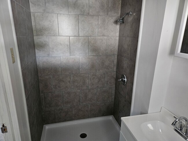 Foto del edificio - 301303-303 Summerhill Ave