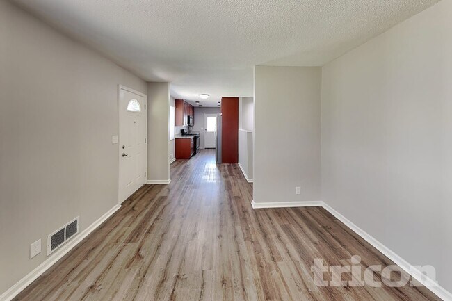 Foto del edificio - 1572 Pullman Ave