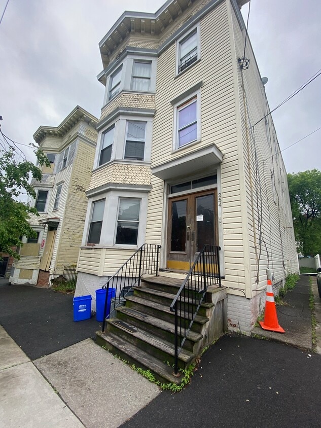 Building Photo - 254 Sheridan Ave
