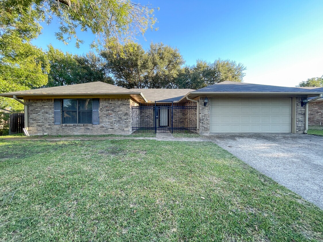Foto principal - 7104 Churchill Cir