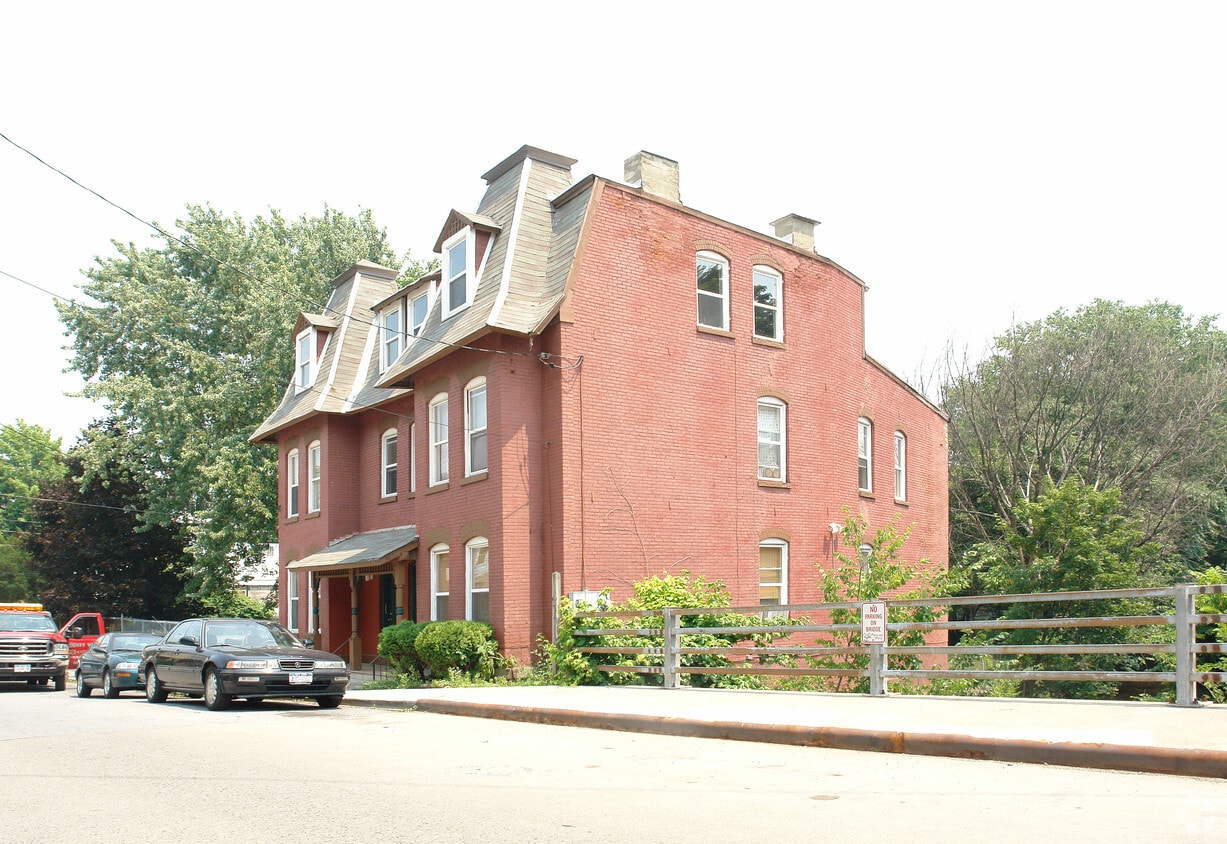 Primary Photo - 59 Catharine St
