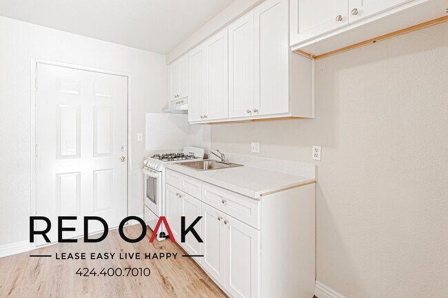 Building Photo - 4900 Clair Del Ave