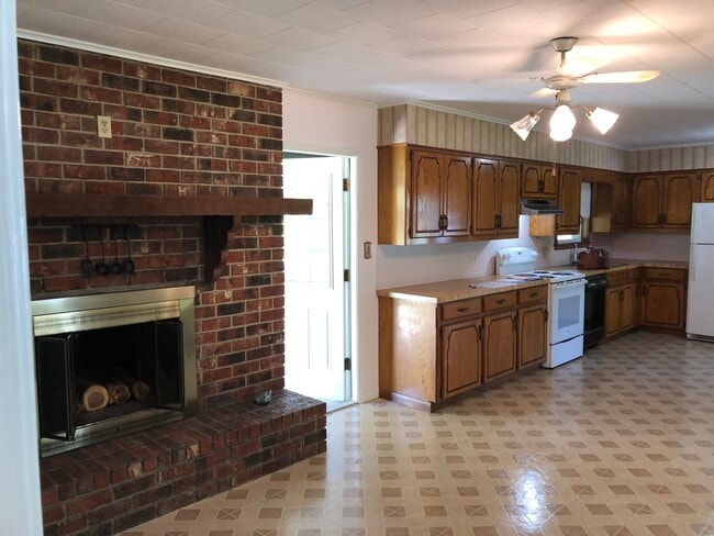 Building Photo - 304 Sunny Hill Dr