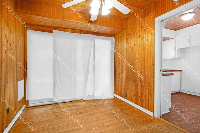 Foto del edificio - 3305 Sherwood Dr