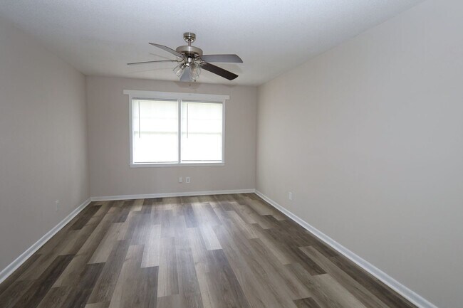 Foto del edificio - 111 Fairway Dr