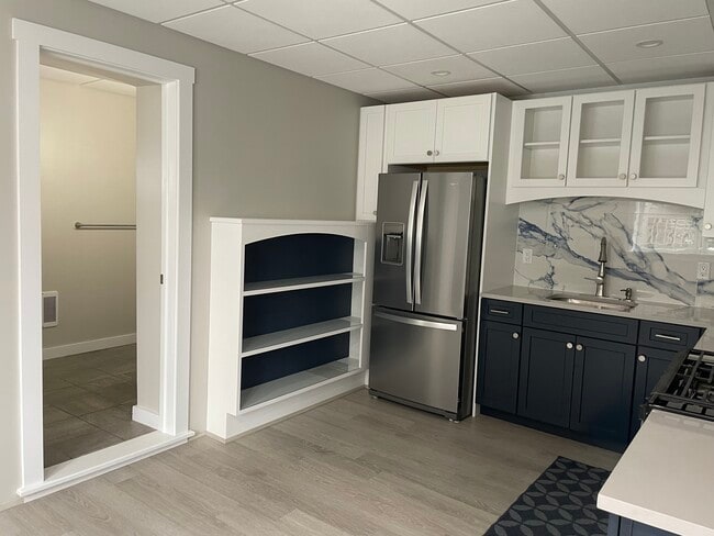 Building Photo - 72 Highview Ave