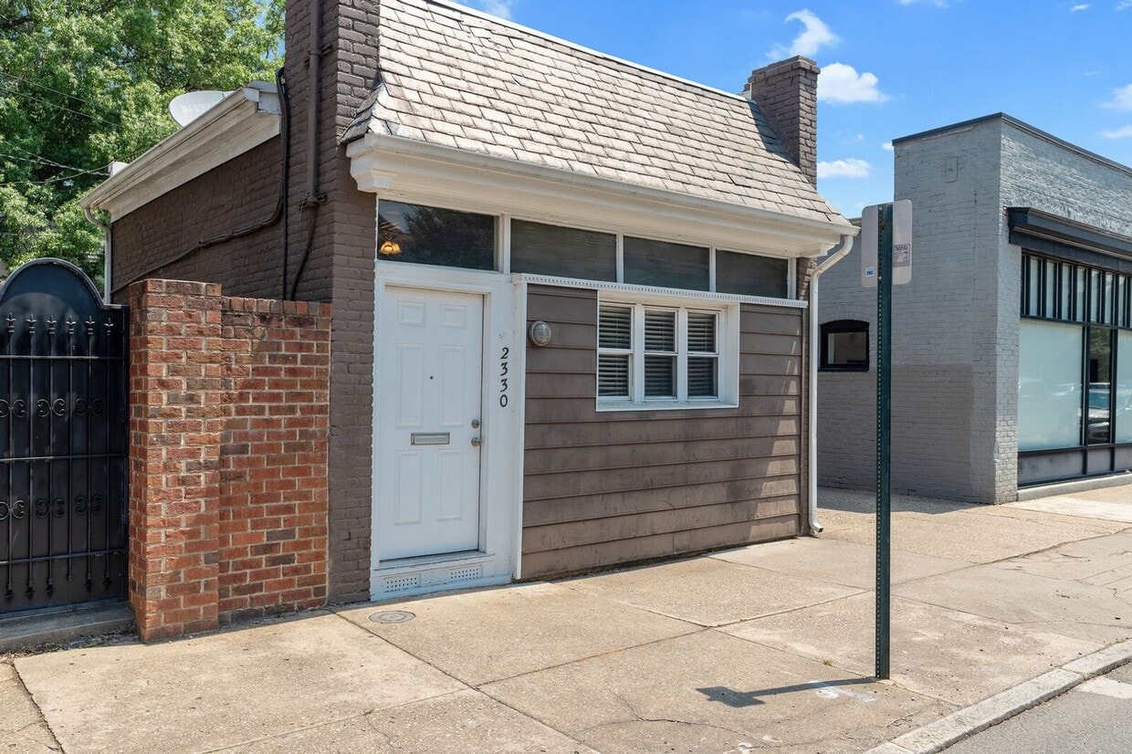 Primary Photo - Heart of the Fan "True Studio" Apartment f...