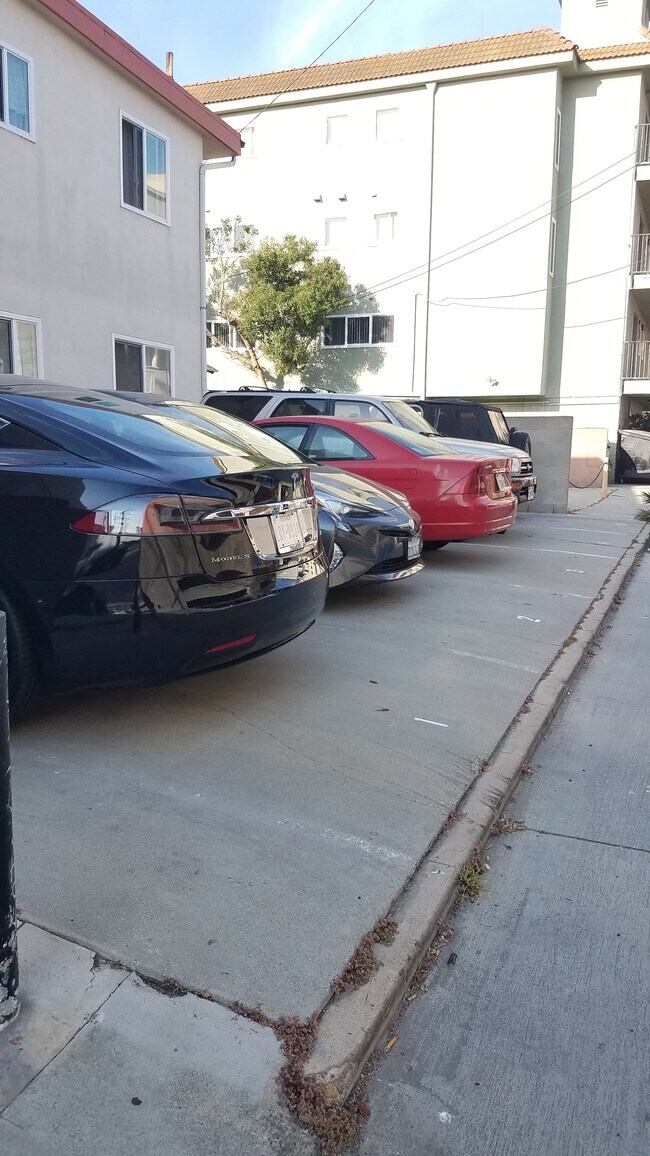 Parking - 21 S Venice Blvd