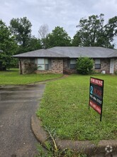 Building Photo - 16044 Pawnee Dr
