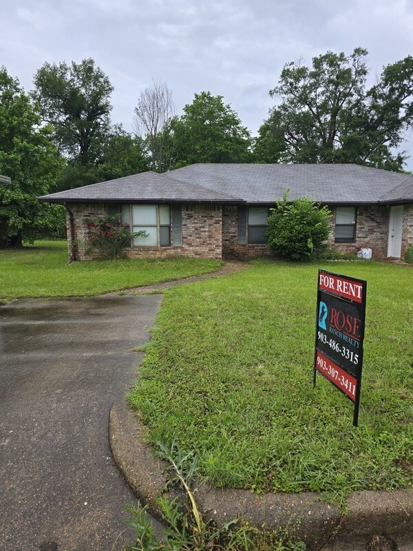 Foto principal - 16044 Pawnee Dr