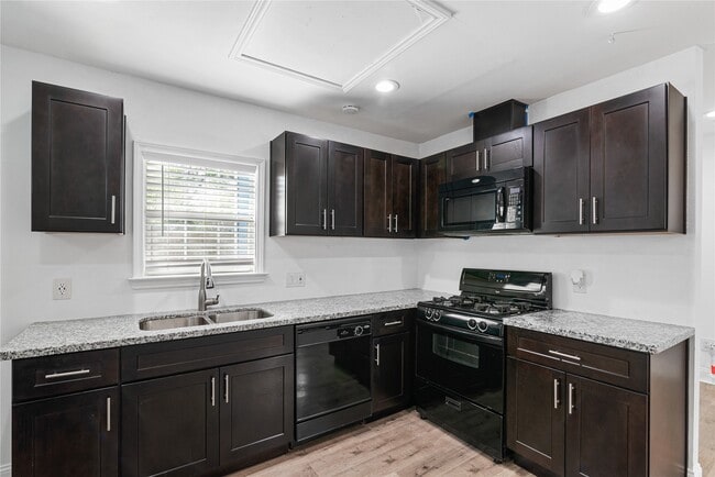 Foto del edificio - 320 Coronado St