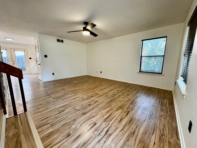 Building Photo - 2058 Owasso St