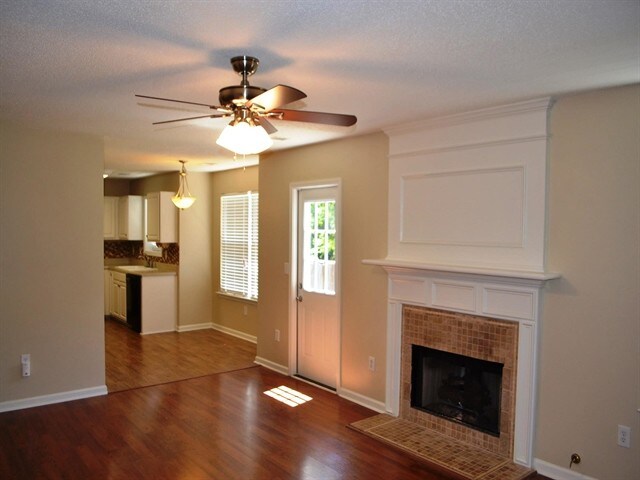 Foto del edificio - 174 Bonnie Woods Dr