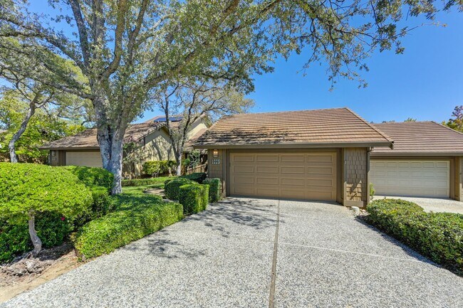 Building Photo - South Auburn Gem! Stylish 2BR Townhome in ...