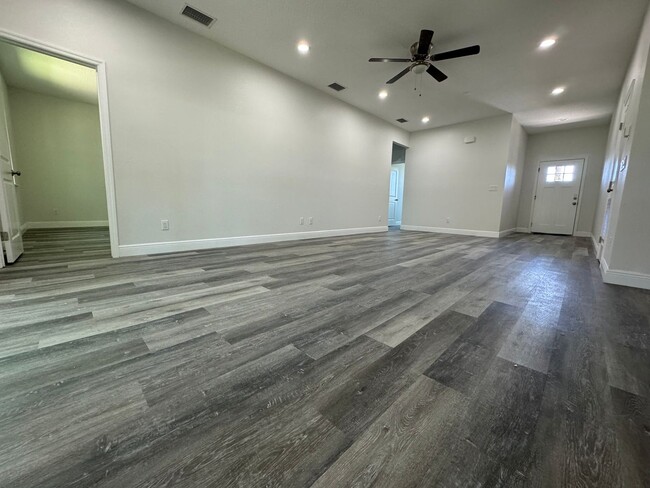 Foto del edificio - Schedule a Tour today! New 3 bed /2 bath 1...