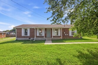 Building Photo - 305 Becklea Dr