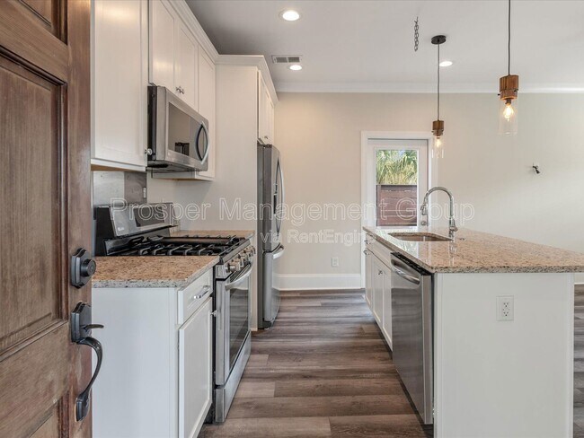 Building Photo - 400 Sumter St