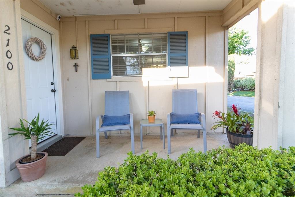 Primary Photo - 2100 Kipling Dr