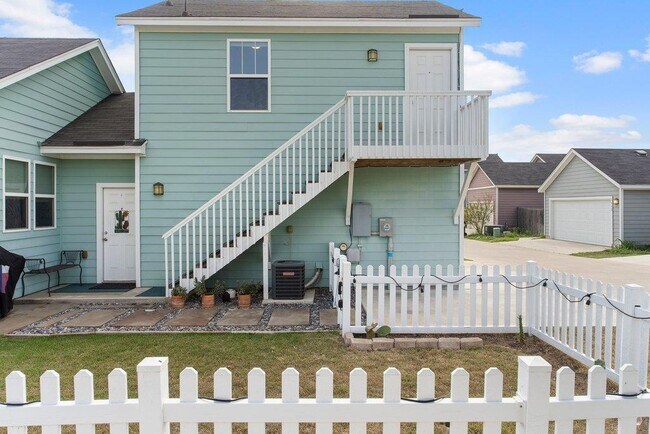 Building Photo - 1600 Arbor Knot Dr