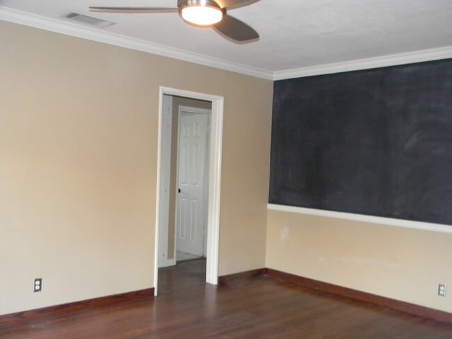 Building Photo - 332 E Oakmont Ave