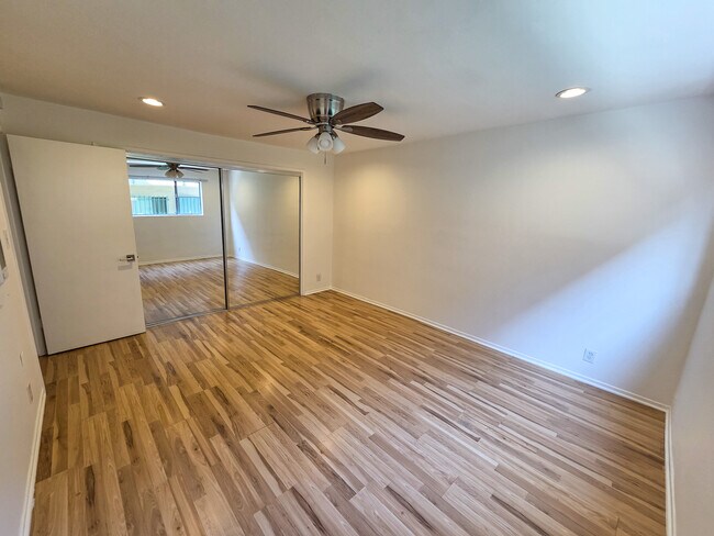 Foto del edificio - Gregory Way Apartments